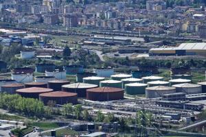 arquata scrivia vista aérea panorama depósito de combustível foto