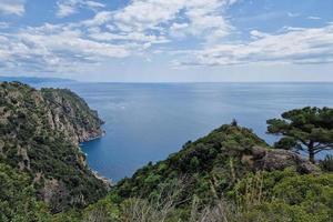 caminhada portofino trilha san fruttuoso beira mar paisagem foto