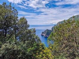 caminhada portofino trilha san fruttuoso beira mar paisagem foto