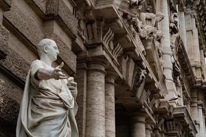 estátua romana de mármore de cicero cicerone foto