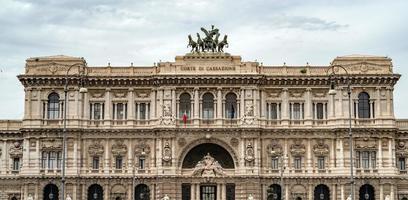 roma corte di cassazione vista do palácio em dia nublado foto