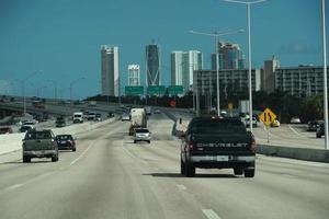 miami, eua - 5 de novembro de 2018 - rodovias congestionadas de miami florida foto