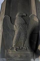 estátua de bronze da águia de Roma perto dos fóruns imperiais foto