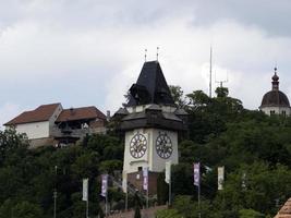 graz áustria torre do relógio histórico foto