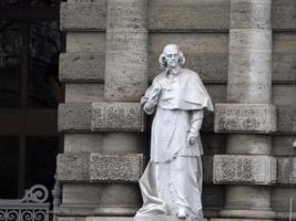 estátua de luca cassazione edifício foto