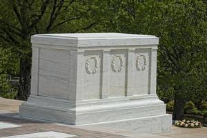monumento soldado desconhecido no cemitério de arlington foto