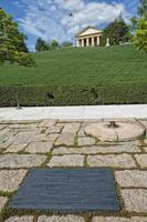 memorial jfk no cemitério de arlington foto