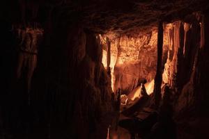 panorama da vista interior das cavernas postojna foto