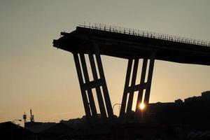 Morandi desabou ponte em Gênova foto