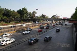 cidade do méxico, méxico - 3 de fevereiro de 2019 - capital da metrópole mexicana tráfego congestionado foto