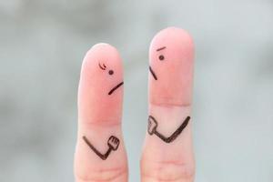 arte de dedos de casal durante briga. foto