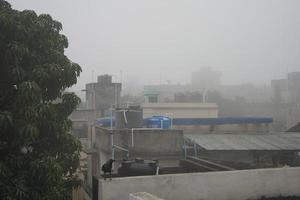 paisagem da cidade de kolkata na manhã de nevoeiro 6 foto