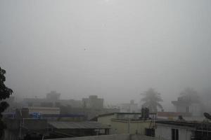 paisagem da cidade de kolkata na manhã de nevoeiro 4 foto