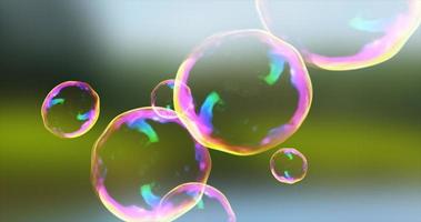 bolhas de sabão transparentes abstratas voando para cima brilhantes iridescentes lindas festivas no fundo da natureza. fundo abstrato foto