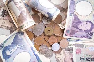 moeda do iene japonês. é a moeda na vida cotidiana usada para comprar bens e serviços. trocar por bens e serviços e usar para pagar dívidas localmente ou em uma corporação social e econômica. foto