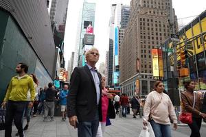 nova york, eua - 25 de maio de 2018 - times square cheio de pessoas foto