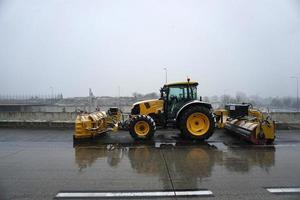 paris, frança - 19 de março de 2018 - aeroporto de paris coberto pela neve foto