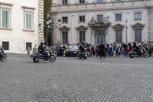 Roma, Itália. 22 de novembro de 2019 - presidente sergio mattarella chegando ao prédio quirinale foto