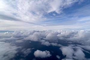 nuvens da vista panorâmica do avião foto