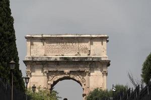 arco de titus em roma foto