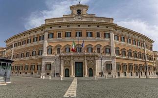 edifício do parlamento palácio montecitorio em roma foto