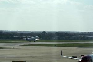 londres, reino unido - 24 de março de 2019 - operações do aeroporto de gatwick foto