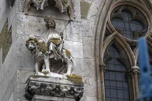 detalhe da catedral da cúpula de regensburg no local da unesco na alemanha foto