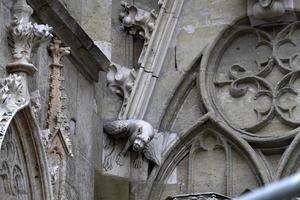 detalhe da catedral da cúpula de regensburg no local da unesco na alemanha foto