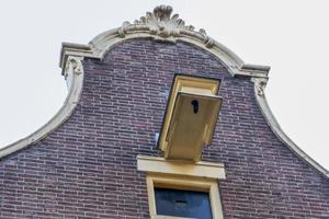 detalhe do gancho do prédio do centro da cidade de amsterdã foto