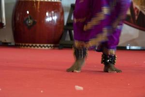 detalhe do pé de dança tradicional da índia foto