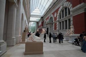 nova york, eua - 27 de maio de 2018 - visitantes do met metropolitan museum of arts foto