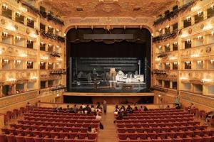 veneza, itália - 15 de setembro de 2019 - vista interior do teatro la fenice foto