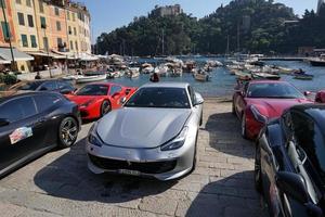 portofino, itália - 20 de outubro de 2018 - convenção de supercarros do rally ferrari foto