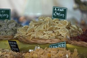 mercado de frutas desidratadas foto