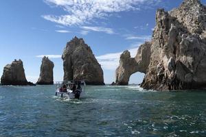 cabo san lucas, méxico - 1 de fevereiro de 2019 - turista em atividades aquáticas foto