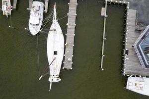 navios nas docas em st. michaels maryland vista aérea da baía de chespeake panorama foto