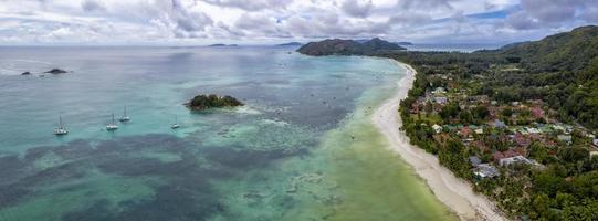 praslin ilha seychelles paraíso praia aéreo drone panorama panorama anse volbert foto