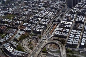 nova york bronx i 95 para a ponte alexander hamilton vista aérea de helicóptero foto
