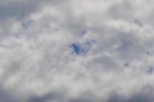 tempo tempestuoso e nuvens escuras foto