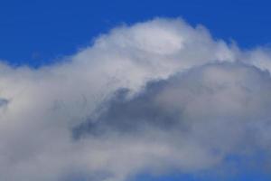 tempo tempestuoso e nuvens escuras foto