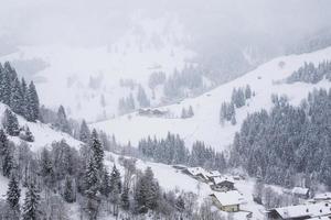 paisagem de inverno nos alpes austríacos foto