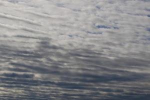 tempo tempestuoso e nuvens escuras foto