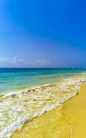 praia tropical do caribe água turquesa clara playa del carmen méxico. foto