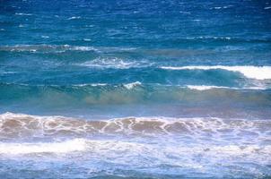 o oceano atlântico nas ilhas canárias foto