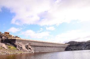 vista de uma barragem de água alemã foto