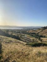 o mirante de kurrajong gap é uma bela vista da montanha, deleite-se com as vistas deslumbrantes do lago hume. foto