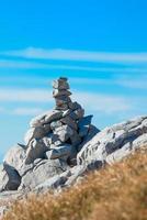 trilha de pedras nos alpes foto