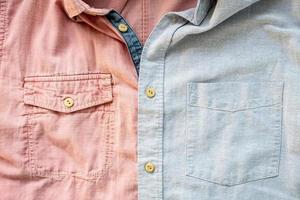 camisas diferentes são abotoadas juntas. fundo de tecido em rosa e cinza. lugar para texto. flatley. foto