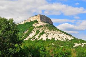 vista da montanha tepe kermen na crimeia foto