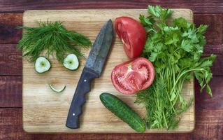 salada de tomate e pepino foto